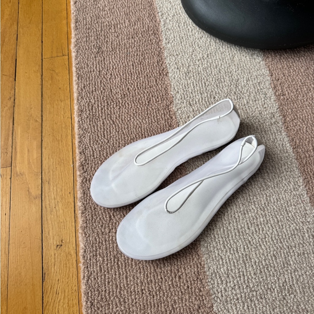 Dolce Vita Transparent Flats - Picture 4 of 9